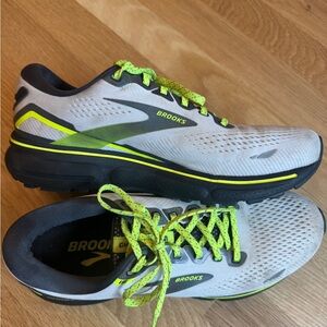 Women’s: Brooks Green White Nightlife Ghost 15